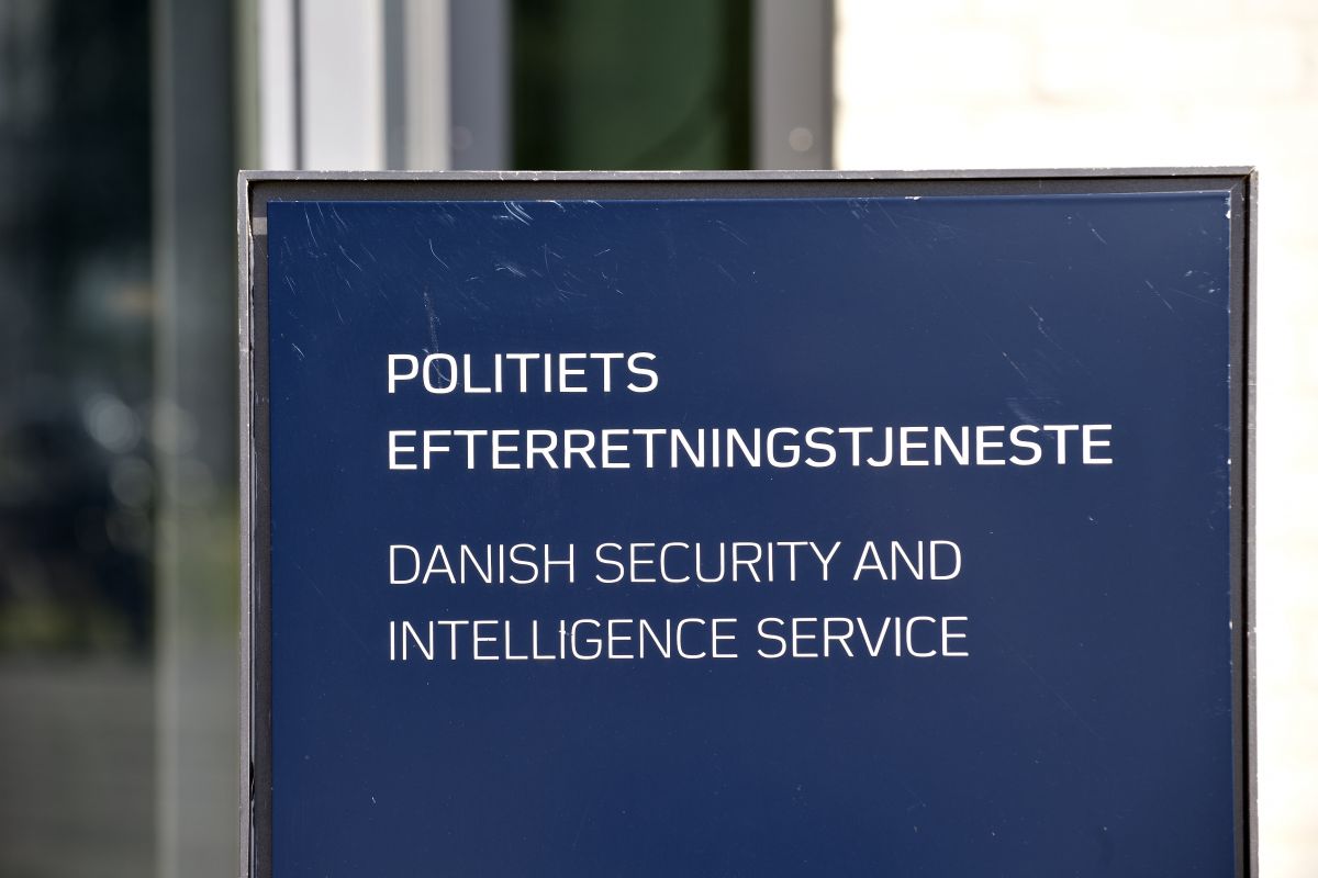 Det uafhængige kontrolorgan Tlisyn med Efterretningstjenesterne retter hård kritik mod PET og FE.
