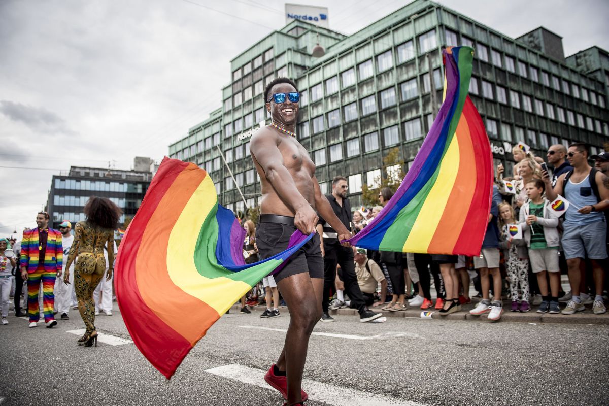 Copenhagen Pride Parade er blevet en folkelig begivenhed, som også bliver markeret på Københavns Rådhus 
 (Arkivfoto). 
