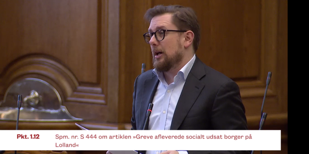 Usympatisk og asocialt var nogle af ordene fra økonomi- og indenrigsminister, da han i går skulle kommentere den såkaldte sociale eksport i anledning af en konkret sag fra Greve. (