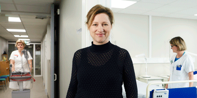 Regionsformand Sophie Hæstorp Andersen (S) mener ikke at man skal udskifte Sundhedsplatformen for at få penge til flere sygeplejersker
