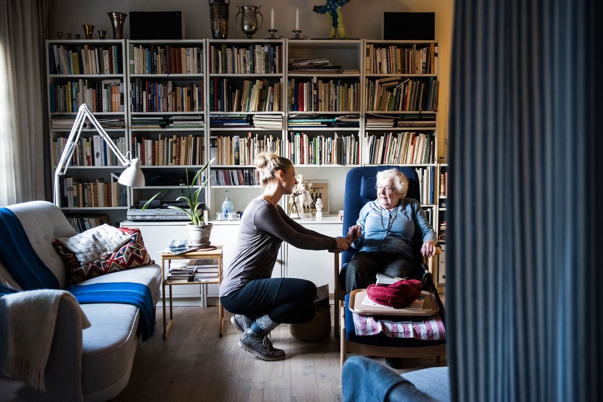 Arbejdsmiljøet halter for mange sosu-assistenter, pædagogisk personale og rengøringsmedarbejdere: 2 ud af 3 oplever mangelfuld bemanding på jobbet.