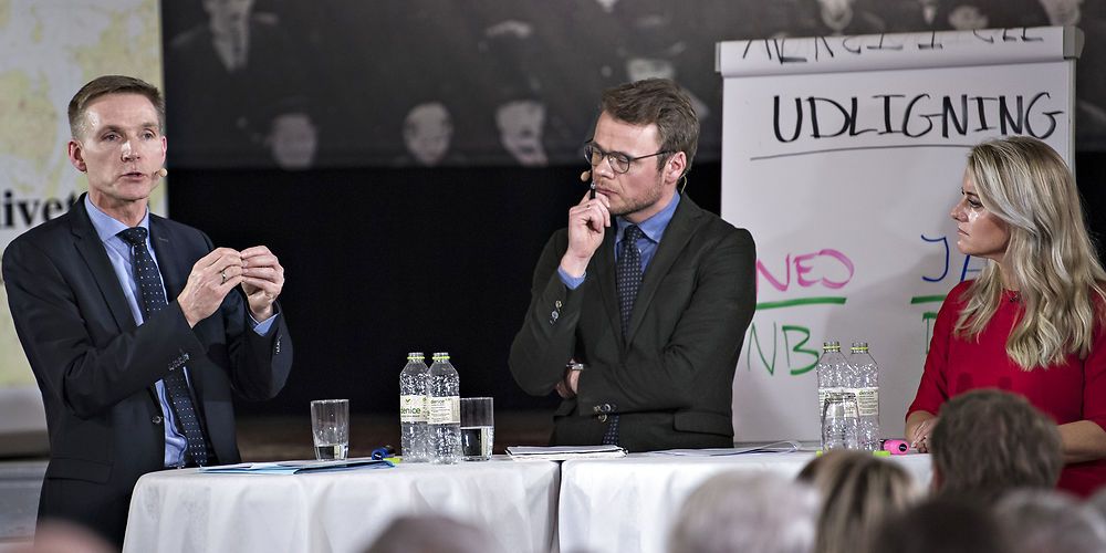 Kristian Thulesen Dahl gjorde udligning til centralt tema i valgkampen, da han mødte fPernille Vermund fra Nye Borgerlige på Folkehjemmet i Aabenraa torsdag. Ordstyrer på debatten var Thomas Funding Politisk redaktør på Avisen Danmark.. (