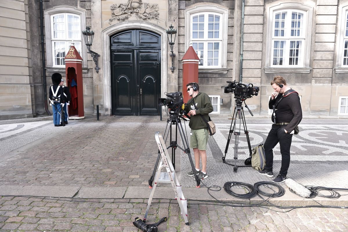 Senere på dagen skal Statsminister Mette Frederiksen`s nye regering præsenteres for dronningen. 