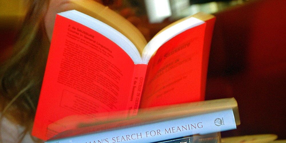 Tid til læsning er en del af projektet, hvor deltagerne taler om den litteratur, som de har læst. Arkivfoto.