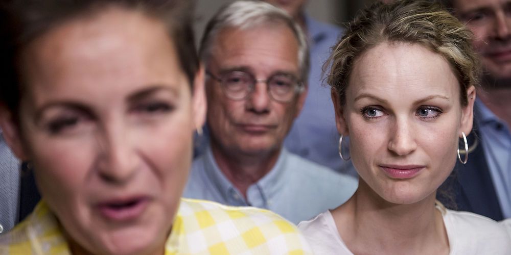 Enhedslistens Pernille Skipper vil ikke acceptere, at en udvandet model af partiets krav om mindstenormeringer bliver kaldt "minimumsnormeringer". For SF's formand er det afgørende at hun kan sige, at partiet har leveret på sit valgløfte.