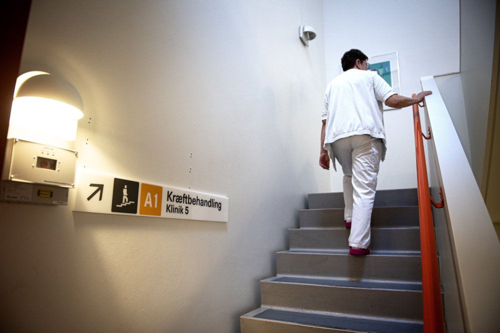 Det er nødvendigt at indføre sprogkrav om at kunne bestå dansk på niendeklasse niveau til udenlandske læger, mener formand for Lægeforeningen. (Arkivfoto)