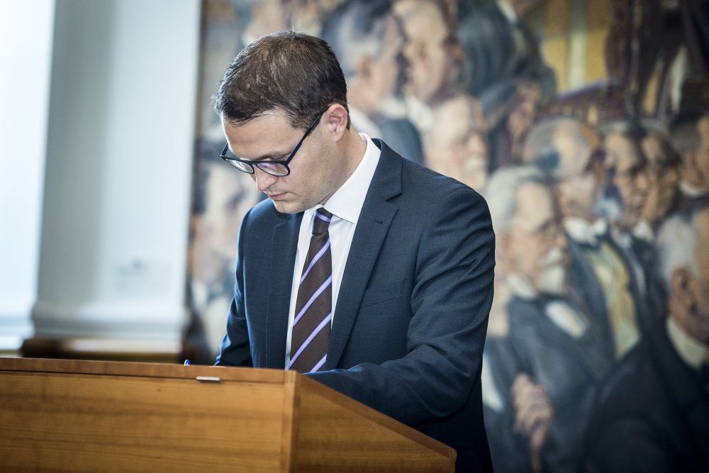 Finansordfører for Socialdemokratiet Christian Rabjerg Madsen mener, at demensområdet kommer til at mange penge, fordi den tidligere regering har været karrig med finansieringen.