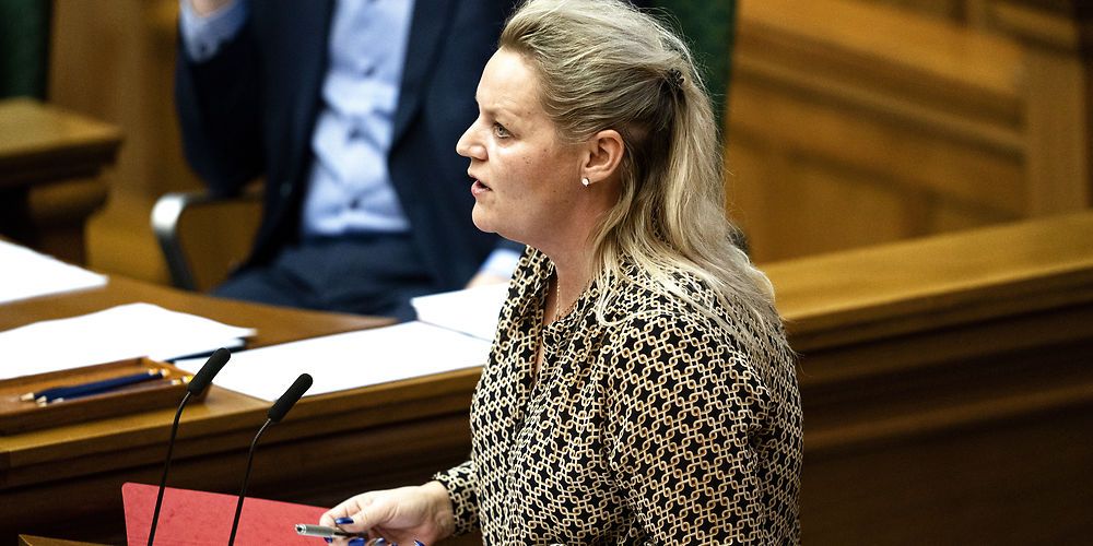 DF's ældreordfører Karina Adsbøl vil have skrevet det særlige klippekort til ældre ind i serviceloven. Så kan kommunerne ikke spare på det området, og må istedet finde eventuelle besparelser på andre områder.