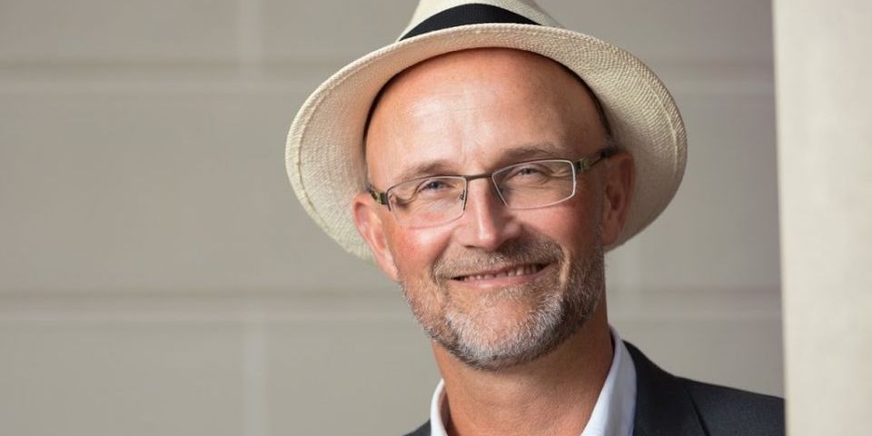 I dag kan der identificeres mindst syv styringsparadigmer, som på denne måde ligger i lag. Styringsparadigmer er således både konkurrerende og sameksisterende. Skriver professor Jacob Torfing i denne artikel.