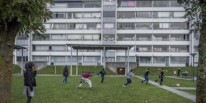 Griber Odense Kommune ikke ind snart, vil flere boligområder i byen skulle rives ned eller sælges. Derfor har kommunen nu meldt ud, at de vil betale de kriminelle for at flytte fra Risingområdet i Odense. (Arkivfoto)