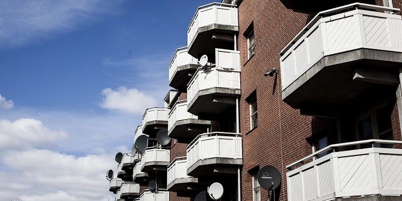 I Odense vil boligforeninger betale kriminelle for at fraflytte deres almene boliger i flere områder. I Skovgårdsparken i Aarhus har man betalt 15 familier uden for arbejdsmarkedet for at flytte. (Arkivfoto)