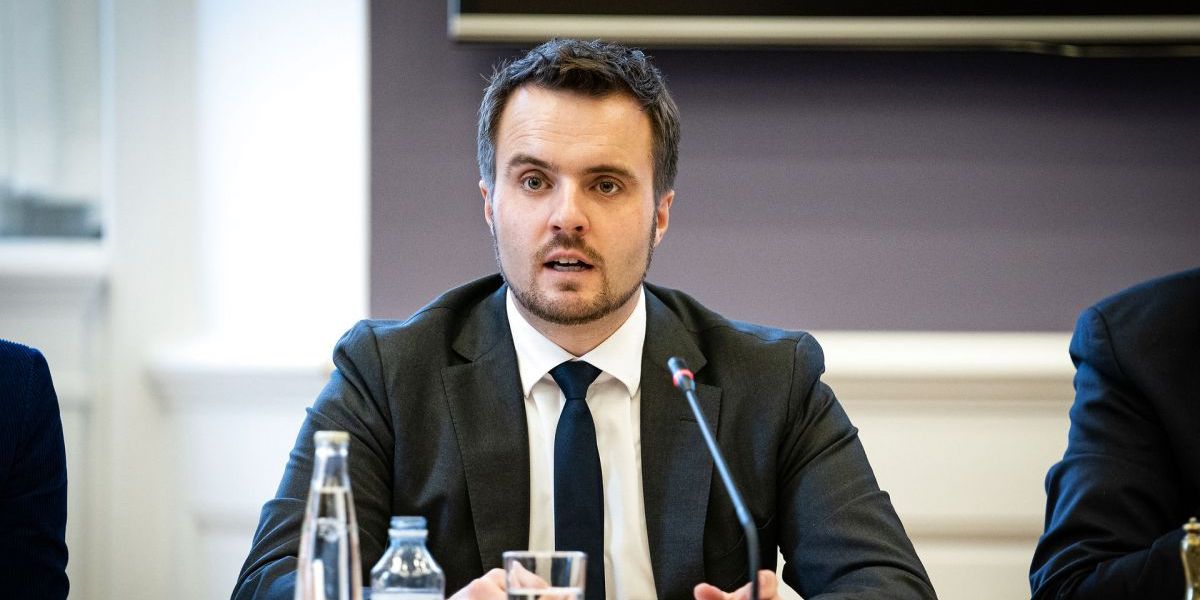 Erhvervsminister Simon Kollerup vil etablere en kontrolpakke, der styrker Erhvervsstyrelsens kontrol og tilsyn med økonomisk svindel og hvidvask. Det kom frem på et åbent samråd tirsdag.