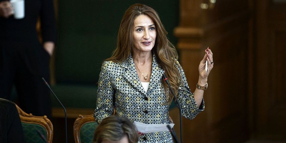 Fatma Øktem (V) er i november indkaldt som vidne i sin egen sag om chikane. Hun er en blandt mange, lyder det fra kvindelige kolleger. (Arkivfoto)