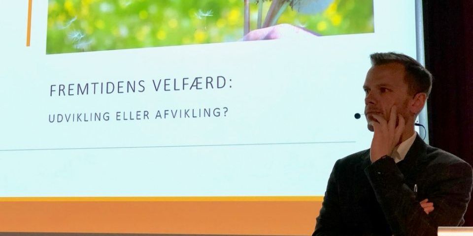 ”Jeg tror så meget på jer og jeres ansattes faglighed, at jeg også tror på, at de reelt vil løfte hensigterne i lovgivningen.” Sagde Beskæftigelsesminister Peter Hummelgaard (S) på socialchefernes årsmøde i uge 44.