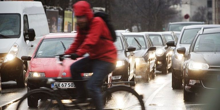 Alternativet, Enhedslisten, SF, Dansk Folkeparti og Radikale fundet sammen i et grønt flertal, der vil begrænse biltrafikken i København de næste mange år. (Arkivfoto)