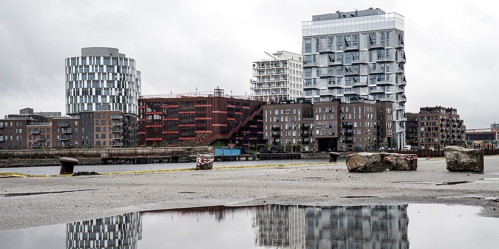Især København har bygget nye byområder med meget dyre lejelejligheder. Alligevel udløser de nye lejligheder sociale tilskud fra den kommunale udligning.