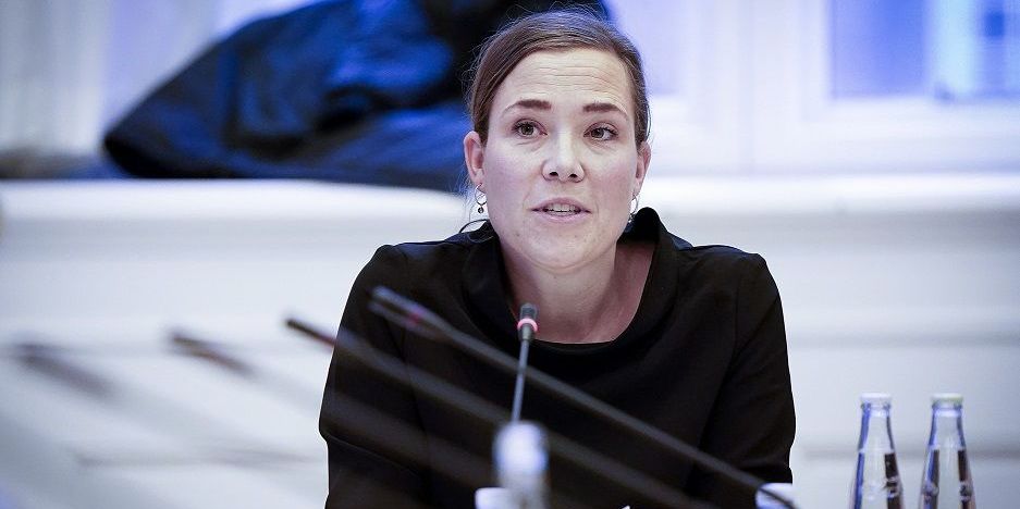 Social- og indenrigsminister Astrid Krag (S) kalder kommunernes kontrakter med private bureauer for "bekymrende". Hun vil nu bede Ankestyrelsen om at undersøge, om kommunernes metoder er lovlige. (Arkivfoto)
