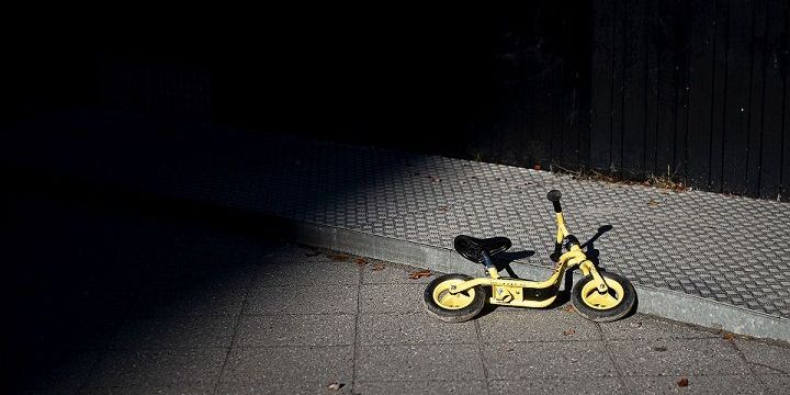 Langt fra alle underretninger om børn og unge er akutte. Alligevel skal de behandles på samme vilkår og inden for 24 timer. Og derfor presser de mange underretninger flere af kommunerne. (Arkivfoto)