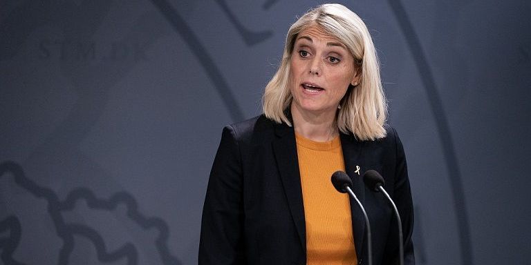 Forsvarsminister Trine Bramsen (S) kalder sag om muligt svindel mod Forsvarets Ejendomsstyrelse "meget alvorlig". (Arkivfoto)