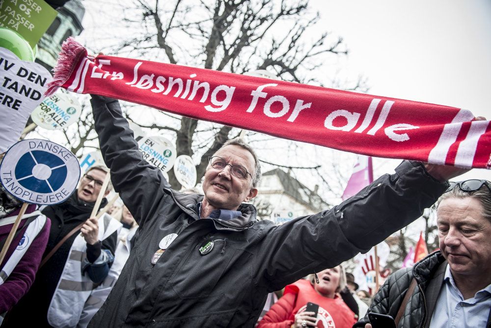 Formand for Danmarks Lærerforening Anders Bondo Christensen (billedet) gik til overenskomstforhandlinger i 2018 for at få en arbejdstidsaftale med hjem. Det lykkedes ikke. I stedet blev spørgsmålet udskudt, og en uafhængig kommission blev nedsat for at komme med dets anbefalinger. Mandag eftermiddag præsenteres konklusionerne.