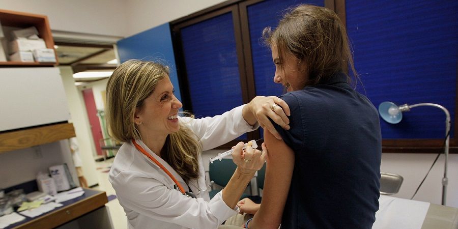 Fremover får alle elever i 6. klasse i de københavnske skoler tilbud om at få hpv-vaccination i skoletiden. (Arkivfoto)