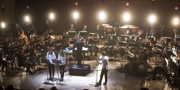 Både De Radikale og Alternavivet er tilfredse med, at orkestret Copenhagen Phil er kommet på finansloven. Her ses de ved en tidligere koncert med rockbandet Mew.