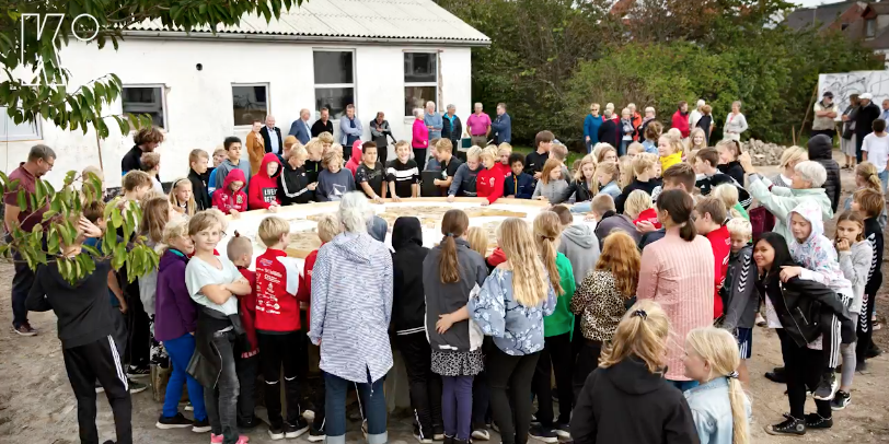 Thisted Kommune har med projektet KulTHYvator forvandlet nedrivningsgrunde i landsbyer rundt omkring i Thy til kunstværker.
