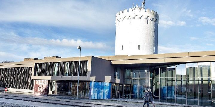 En patient indlagt på retspsykiatrisk afdeling i Viborg er blevet behandlet uværdigt af Region Midtjylland. Krænkende kropsvisitationer fandt sted, hver gang han havde haft besøg eller uledsaget udgang. (Arkvifoto)