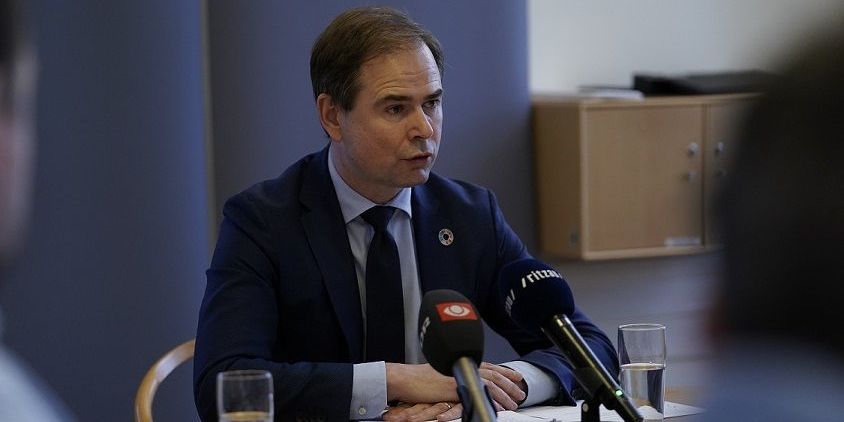 Finansminister Nicolai Wammen (S) præsenterer mandag Økonomisk Redegørelse på et pressemøde i Finansministeriet i København. Regeringen spår blandt andet en mindre vækst end hidtil i dansk økonomi de kommende år.