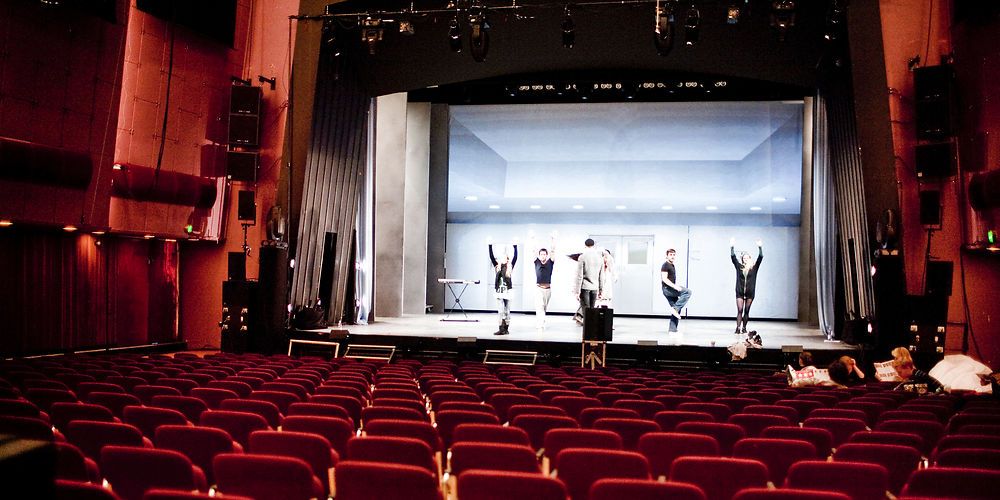 Fredericia Teater genopstår måske, fordi byrådet har bevilliget 11 mio kroner til en version 2021. Forudsætningen er dog den statslig støtte.
Billedet stammer fra High School Muscial 2, som tidligere blev opført på Fredericia Teater.