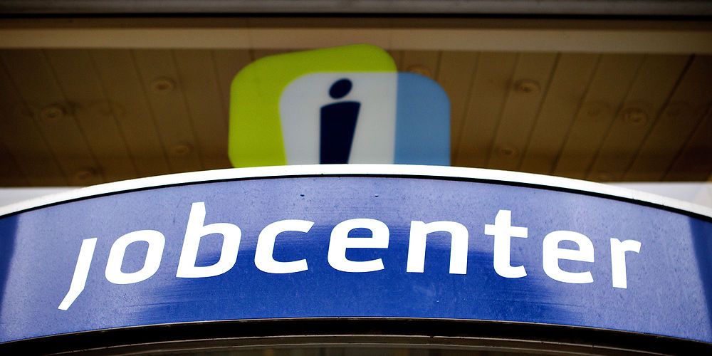 Arbejdsløse på ressourceforløb har fået brev om, at de går ned i ydelse per 1. januar, fordi de tidligere har været på integrationsydelse. Det er forkert, skriver beskæftigelsesministeren.