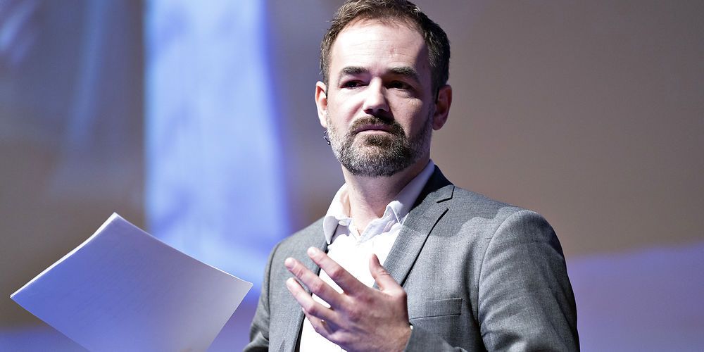 KL's formand Jacob Bundsgaard forventer, at regeringen er klar til at give kommunerne ekstra penge ved årets kommuneforhandlinger, efter social- og indenrigsministeren på årets KØF-møde har talt imod lukning af små og dyre institutioner.