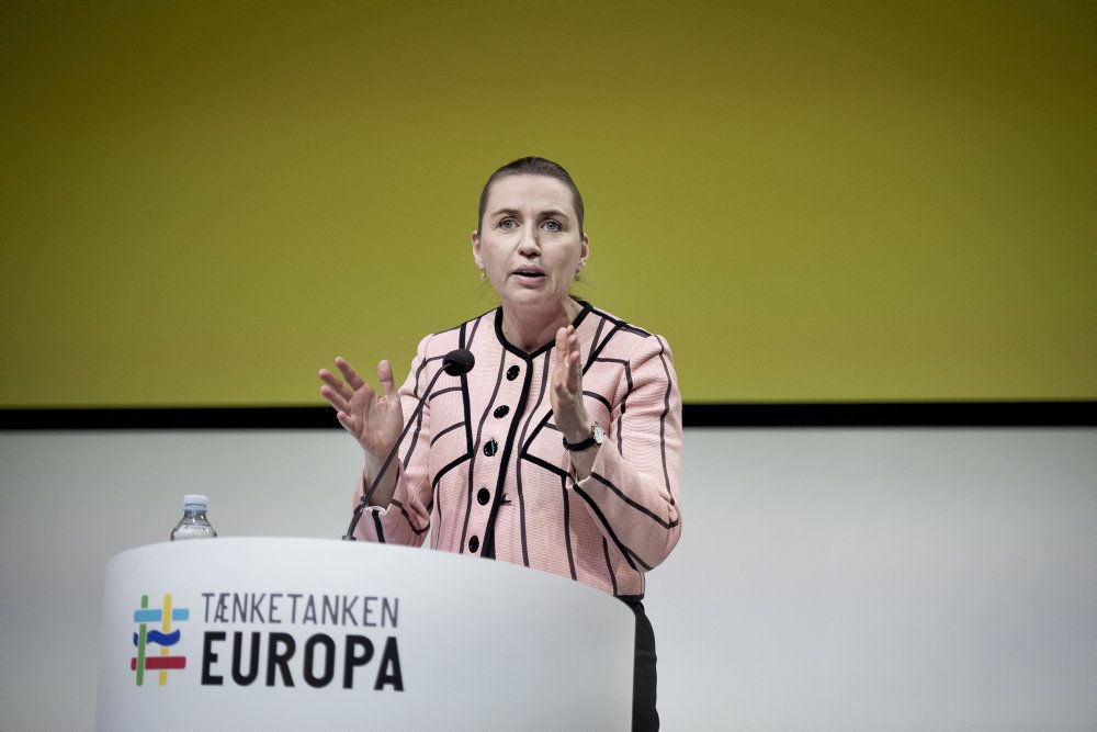 Mette Frederiksen (S) ses her under sin tale ved Europakonferencen i København sidste år. Politisk kommentator Noa Redington savner at høre statsministeren komme med et mere konkret bud på, hvad hun vil med europapolitikken. (Arkivfoto)