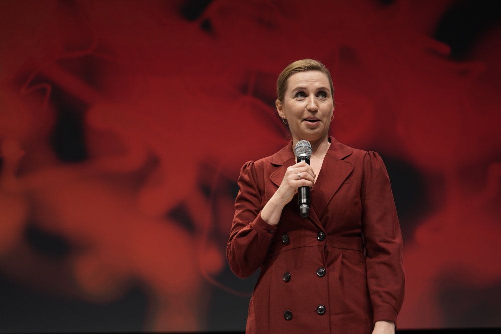 Statsminister Mette Frederiksen (S) siger efter tale på Europakonferencen, at hun både vil have en dansk rabat i EU-budgettet og holde det danske bidrag til budgettet nede på 1,00 procent af bni.