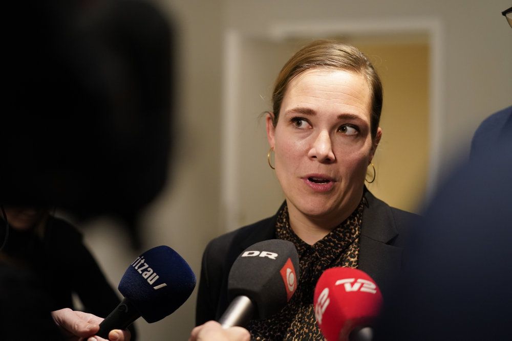 Social- og Indenrigsminister Astrid Krag og Kultur- og Kirkeminister Joy Mogensen og ordførere fremlægger kommissorium for en historisk udredning af eventuelle svigt mod borgere i statens varetægt i perioden 1933-1980 som opfølgning på undskyldningen til Godhavnsdrengene.