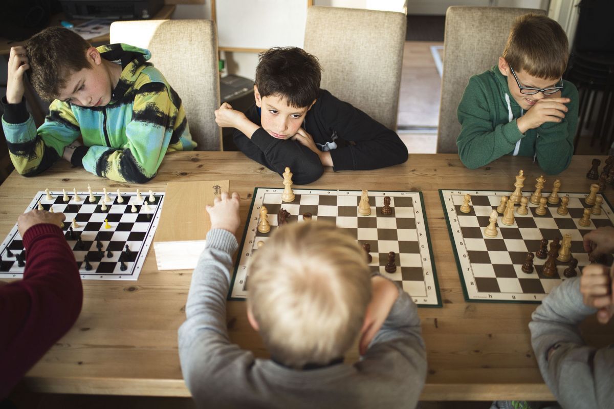 Johannes på 10 har aldrig kendt sin far og hans mor døde for tre år siden. Han bor nu med sin mormor. Johannes er samtidig med i Lær for livet-projektet, der skal klæde anbragte børn bedre på til strategi for livet.