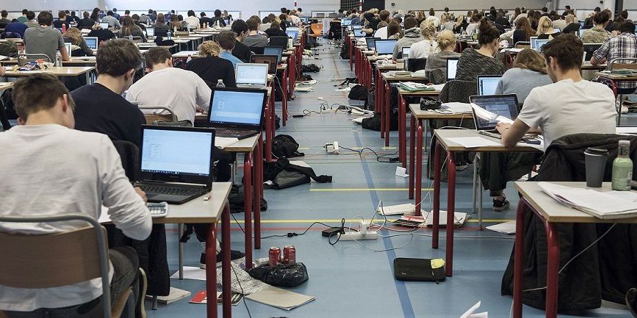 Uanset indkomstgruppe er andelen af unge med ikkevestlig baggrund, der har afsluttet en videregående uddannelse, 10 år efter de gik ud af 9. klasse i 2008, 8-10 procentpoint højere end for etnisk danske unge. (Arkivfoto)
