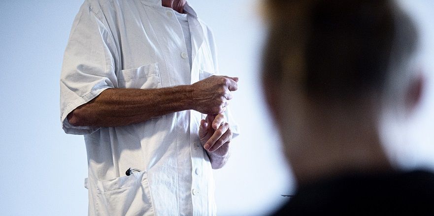 Der er ikke længere politisk flertal for at sløjfe regionerne. Og selvom Venstre fortsat går ind for at nedlægge regionsrådene, forhindrer det ikke partiet i at gå med i drøftelser om en sundhedsreform.