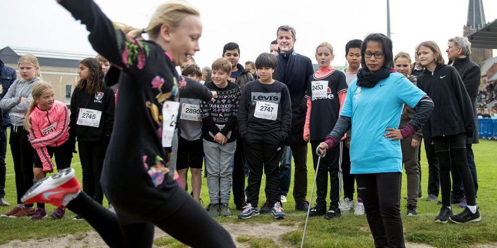 Det står mange steder skidt til med at opfylde lovkravet om 45 minutters daglig bevægelse i skoletiden. I nyt koncept forpligter skoler sig til mindst fem timers idrætsundervisning om ugen og mere bevægelse i alle fag. (Arkivfoto)