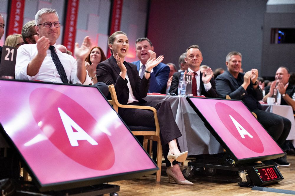 Socialdemokratiets formand, statsminister Mette Frederiksen, under underholdningen før Socialdemokratiets kongres i Aalborg Kongres og Kulturcenter.