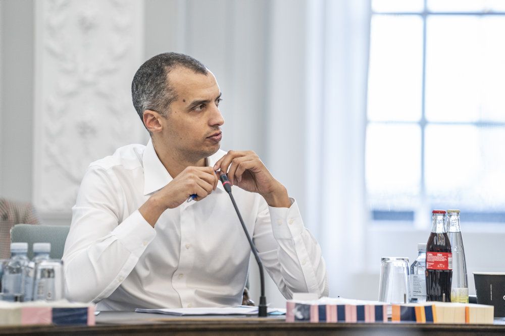 Regeringen vil ikke tvinge syrere fra Damaskus-området, der har fået afslag på asyl, til at rejse hjem. Det har udlændinge- og integrationsminister Mattias Tesfaye (S) tirsdag orienteret de øvrige partier i Folketinget om.
