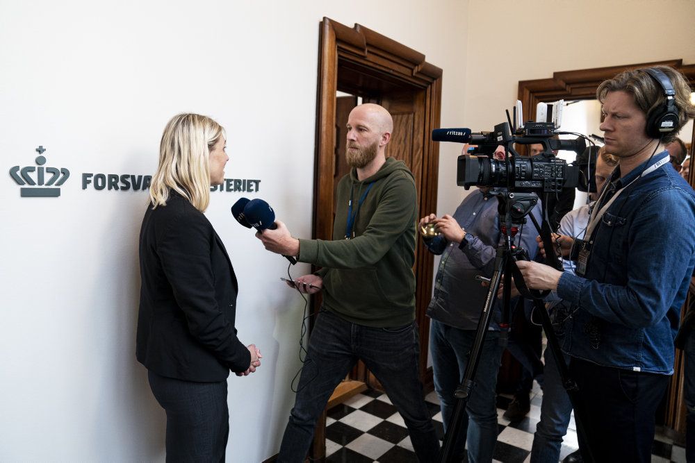 Forsvarsminister Trine Bramsen (S) siger, at hun fortsat vil undersøge fejl og mangler, når det kommer til svindel og mangler i Forsvaret.