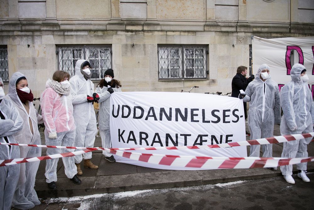 Uddannelsesloftet gav langvarige protester fra studerende allerede fra før det blev indført.