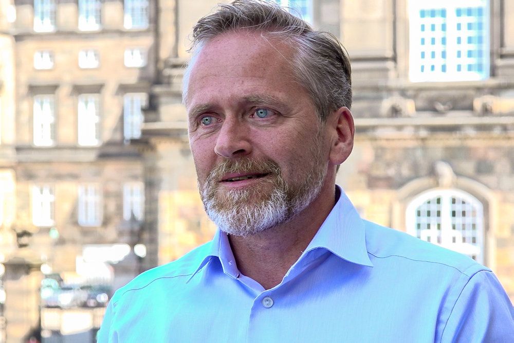 Liberal Alliances Anders Samuelsen trak sig efter valget som politisk leder på et emotionelt pressemøde.