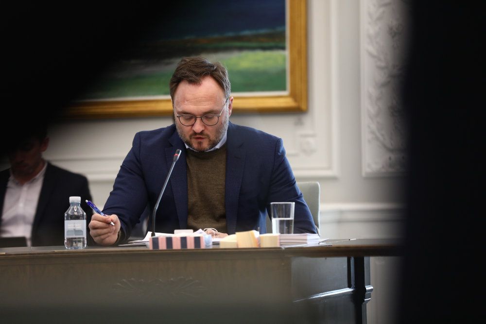 Klima-, energi- og forsyningsminister Dan Jørgensen (S) er i samråd om betydningen af en reduktion af drivhusgasser i 2030.
