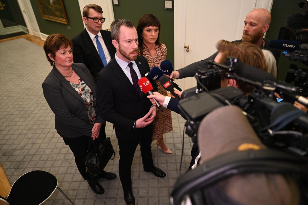 Venstre-formand Jakob Ellemann-Jensen efter forsoningsmøde i Statsministeriet i København torsdag den 27. februar 2020. Statsminister Mette Frederiksen (S) har inviteret Venstres formand, Jakob Ellemann-Jensen, til forsoningsmøde i Statsministeriet. Det gør statsministeren, efter at Jakob Ellemann-Jensen har krævet et møde for at genoprette tilliden. Tillidsbruddet kom, efter at en mail om planlagte angreb på Venstre midt under forhandlinger om en udligningsreform blev bragt i Jyllands-Posten.