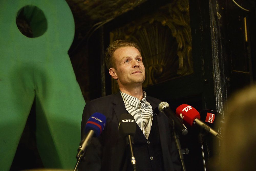 Niko Grünfeld under Alternativets valgfest under kommunal og regionsrådsvalget. Han har nu meldt sig ud af partiet.
