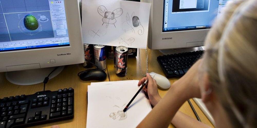 Stillesiddende undervisning med fokus rettet mod bøger eller computerskærmen slider på motivationen, viser ny undersøgelse. (Genrefoto)