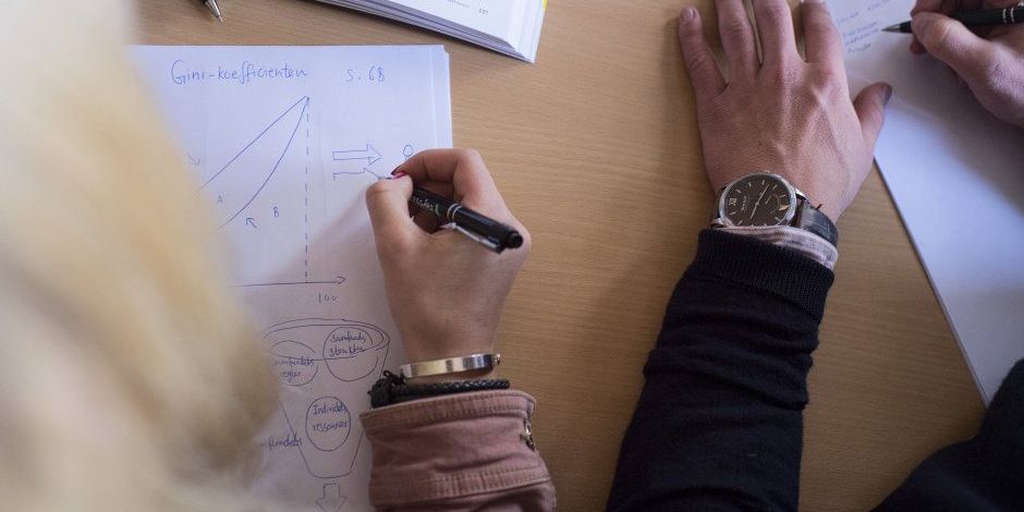 Tendensen er, at danske elever søger mod de samme gymnasier, mens elever med udenlandsk baggrund finder sammen på mindre søgte gymnasier. Samtidig vil unge fra udkantsområder hellere gå på gymnaiser i de store byer. (Arkivfoto)