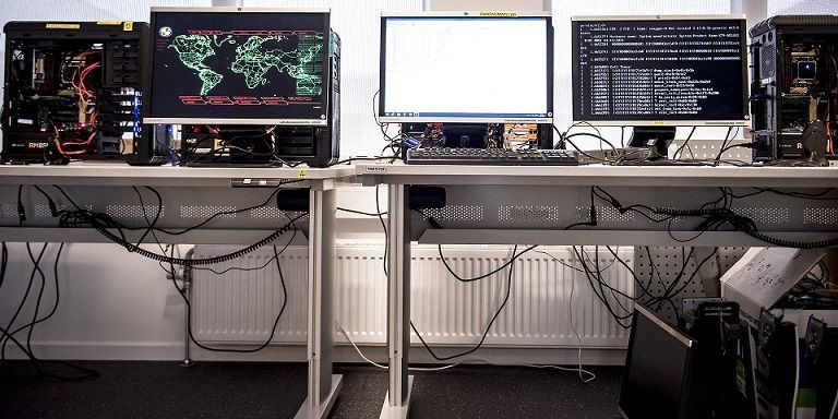 Akademikere i politiet, som arbejder med politiefterforskning, kan eksempelvis være nogle, der hjælper ved Nationalt Cyber Crime Center (NC3). Nu er flere af dem blevet fyret. (Arkivfoto)